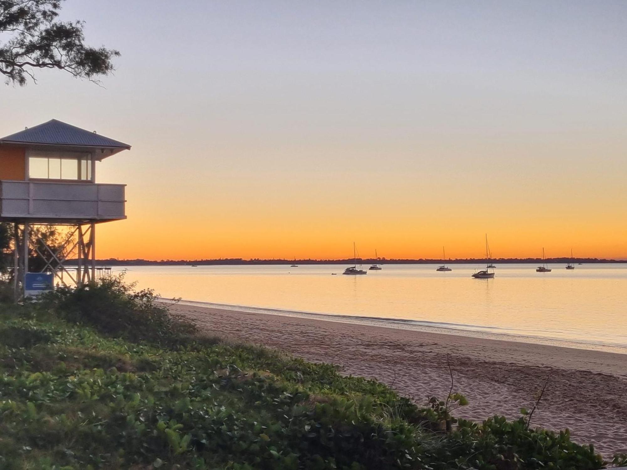 Charlton On The Esplanade Aparthotel Hervey Bay Exterior photo