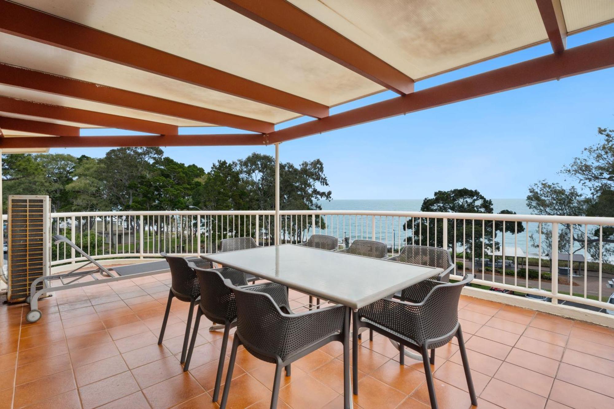 Charlton On The Esplanade Aparthotel Hervey Bay Exterior photo